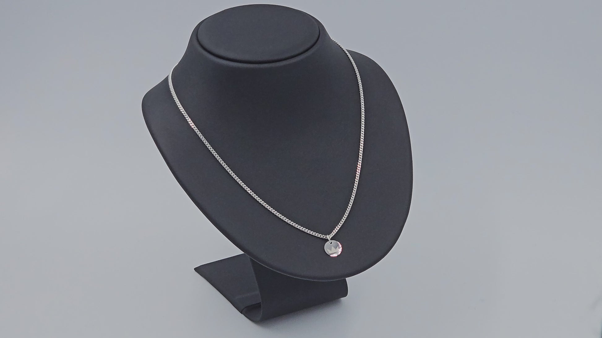 Royal Rolling The Lionheart, Necklace 925 sterling silver pendant & talisman, Front, video